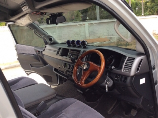 ขายรถตู้commuter ปี09 เครื่อง D4D เกียร์ออโต้ แต่งVIP  ชุดใหญ่ทั้งคัน เบาะหุ่นยนต์คัสต้อมเม็ดข้าวโพด เครื่องเสียง+ทีวีชุดใหญ่ ประตูดูด กระจกบานเต็ม ชุดแต่ง รถสวยๆตัวถังบางเดิมทั้งคัน ไม่มีชน แม็ก17&quot; ยางใหม่เอี่ยม รถสวยขับดี พร้อมใช้เลยครับ