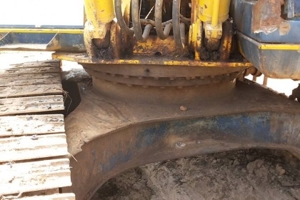 KOBELCO MARK III SK 200 เอกสารเล่มทะเบียนครบ เครื่องยนต์เดิมๆปั๊มเดิมแรงดีทำงานได้เร็วดีครับ ภายในเก๋งสะอาดไม่เลอะ แอร์เย็น ไฟฟ้าตัดแล้วครับ ภายนอกบอดี้สวยเดิมดี บูมอาร์มมีปะอยู่หนึ่งแผลครับ ช่วงล่างเอวแน่น เฟลมมีผุมีปะดาม โรลเลอร์โซ่บูทใบแทรกประมาณ 60\% พ