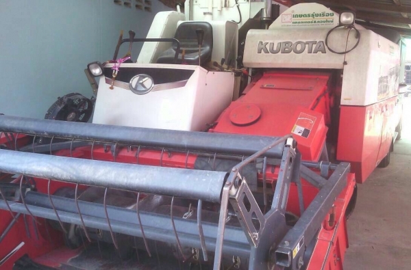 KUBOTA DC 60 Plus ปี 55 รถเกี่ยวข้าวสวยสภาพดีพร้อมทำงานได้เลยครับ เครื่องแน่นดีแรงดีใช้งานประหยัดน้ำมัน ช่วงล่างแทรกยาง พร้อมทำงานได้เลยครับ เอกสารทะเบียนครบพร้อม ราคาต่อรองได้ครับ