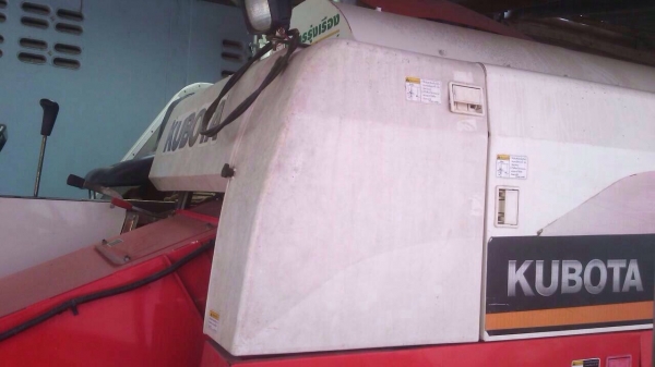 KUBOTA DC 60 Plus ปี 55 รถเกี่ยวข้าวสวยสภาพดีพร้อมทำงานได้เลยครับ เครื่องแน่นดีแรงดีใช้งานประหยัดน้ำมัน ช่วงล่างแทรกยาง พร้อมทำงานได้เลยครับ เอกสารทะเบียนครบพร้อม ราคาต่อรองได้ครับ