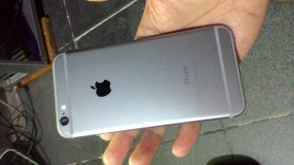 ขาย iphone 6 16 g สีเทาดำ ประกันเหลือ 11 เดือน