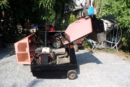 ขาย รถดูดฝุ่น-กวาดถนน ยี่ห้อ AMANO เครื่อง HONDA 11 แรง นำเข้าจากญี่ปุ่น มีไฮโดรลิคที่ตัวเก็บ สภาพพร้อมใช้ ราคา 98,000