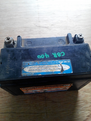 แบตเตอรรี่ใส่ของ Honda cbr 400 ราคา 1200 บาท