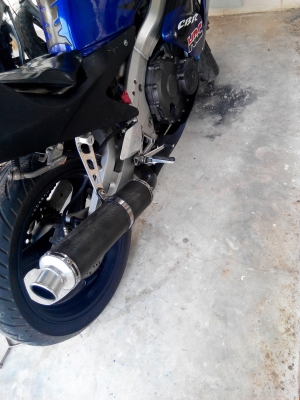 ท่อไอเสีย Honda cbr 400 ยกเซต   ปลายเสียงนุ่มนวล ราคา 4500 บาท