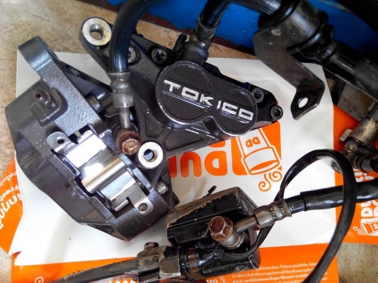 ขายปั้มเบรค ล่าง  tokico GSX 400 ราคา 2500 บาท