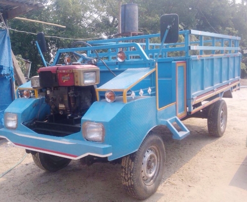 ขายด่วน รถบรรทุกอีแต๋น 4 ล้อ รถสวยสภาพดีพร้อมใช้งานได้เลยครับ เครื่องยนต์ YANMAR TF 115-L จ้าวพลัง เครื่องแรงดีกำลังดีมากๆครับไม่มีเยิ้ม กระบะบรรทุกคอกเหล็กอย่างดีความยาว 3.20 เมตรพร้อมบรรทุกหนักไดัเลย ช่วงล่างคัชซีหน้า 5 เฟืองท้ายรถกระบะนิสสัน ยางสภาพดี