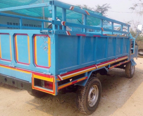 ขายด่วน รถบรรทุกอีแต๋น 4 ล้อ รถสวยสภาพดีพร้อมใช้งานได้เลยครับ เครื่องยนต์ YANMAR TF 115-L จ้าวพลัง เครื่องแรงดีกำลังดีมากๆครับไม่มีเยิ้ม กระบะบรรทุกคอกเหล็กอย่างดีความยาว 3.20 เมตรพร้อมบรรทุกหนักไดัเลย ช่วงล่างคัชซีหน้า 5 เฟืองท้ายรถกระบะนิสสัน ยางสภาพดี