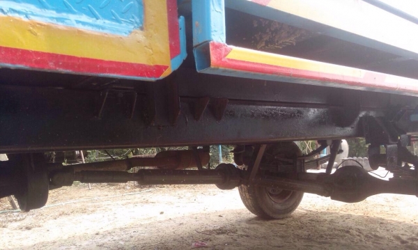 ขายด่วน รถบรรทุกอีแต๋น 4 ล้อ รถสวยสภาพดีพร้อมใช้งานได้เลยครับ เครื่องยนต์ YANMAR TF 115-L จ้าวพลัง เครื่องแรงดีกำลังดีมากๆครับไม่มีเยิ้ม กระบะบรรทุกคอกเหล็กอย่างดีความยาว 3.20 เมตรพร้อมบรรทุกหนักไดัเลย ช่วงล่างคัชซีหน้า 5 เฟืองท้ายรถกระบะนิสสัน ยางสภาพดี