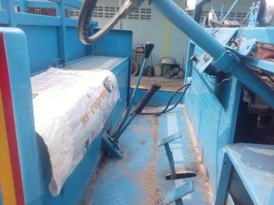 ขายด่วน รถบรรทุกอีแต๋น 4 ล้อ รถสวยสภาพดีพร้อมใช้งานได้เลยครับ เครื่องยนต์ YANMAR TF 115-L จ้าวพลัง เครื่องแรงดีกำลังดีมากๆครับไม่มีเยิ้ม กระบะบรรทุกคอกเหล็กอย่างดีความยาว 3.20 เมตรพร้อมบรรทุกหนักไดัเลย ช่วงล่างคัชซีหน้า 5 เฟืองท้ายรถกระบะนิสสัน ยางสภาพดี