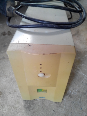 เครื่องสำรองไฟสภาพใช้ได้ปกติ สำหรับคอมพิวเตอร์ ราคา 700 บาท