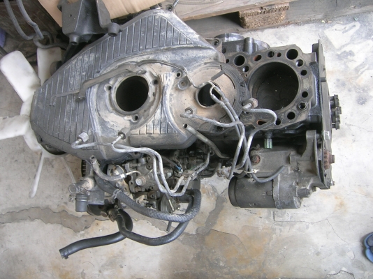 ...  ขายเครื่อง 5L  เสื้อแตก  ฝาดี พร้อมอุปกรณ์ ( ไม่มีใบ)