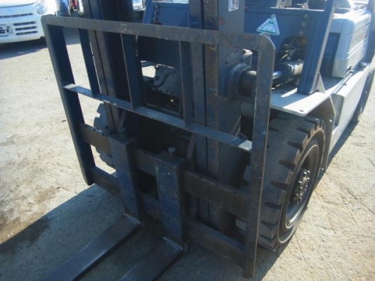 ขายรถโฟล์คลิฟท์มือสอง KOMATSU รุ่น FG20-11 ราคา 145,000 บาท นำเข้าจากประเทศญี่ปุ่น 100\% ไม่เคยใช้งานในประเทศไทย