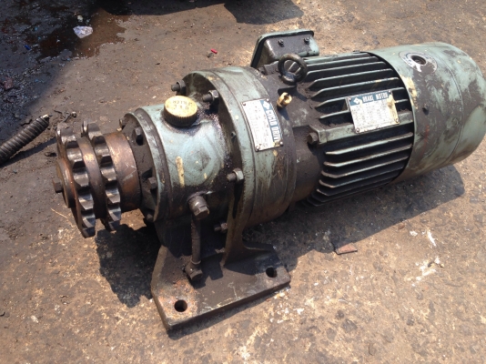 ขายมอเตอร์เกียร์ Cycro drive Sumitomo 5HP. 380V อัตราทด 1:11 มีเบรคในตัว สภาพดี(ในรูปยังไม่ได้ทำความสะอาด) พร้อมใช้งาน