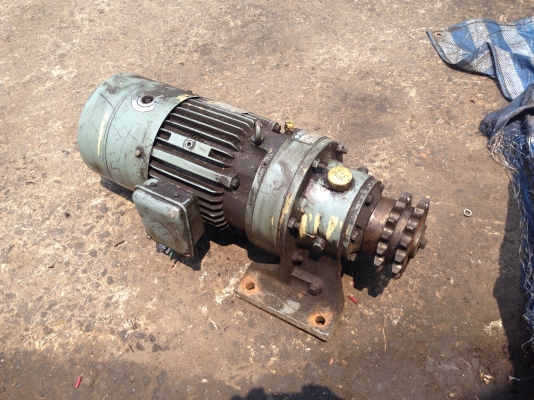 ขายมอเตอร์เกียร์ Cycro drive Sumitomo 5HP. 380V อัตราทด 1:11 มีเบรคในตัว สภาพดี(ในรูปยังไม่ได้ทำความสะอาด) พร้อมใช้งาน