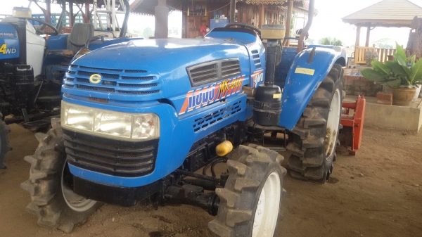 ขายครับรถแช้มป์สองเพลาMX5900แรงราคา185000บาทรถไช้งานได้ปกติอยู่ วังบัว อคลองขลุง จ กำแพงเพชรสนใจโทร0813655997อำพรพาเจริญราคาคุยกันได้อีกนะครัย