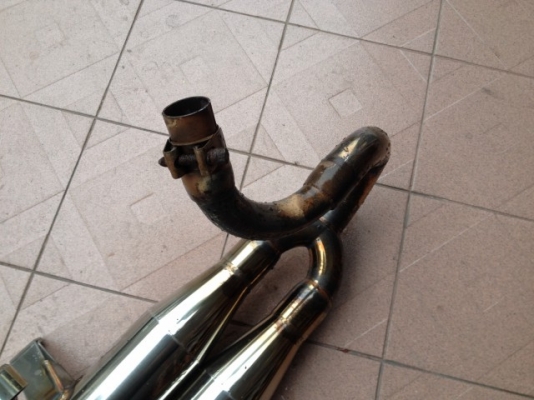 ท่อมอเตอรไซคปลายคู่ของมาจากญี่ปุ่นสภาพสวยไม่ทราบรุ่นครับ