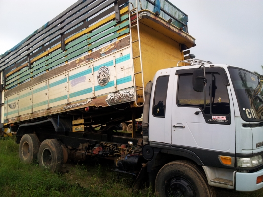 ขาย Hino 1j   210 แรงสภาพรถสวย จัดได้ประมาณ 750,000-800,000 บาทครับ
