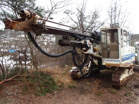 รถเจาะ FURUKAWA  HCR9-DS #5***** 6420hr Tel : 098-858-5524 สามภพครับ
