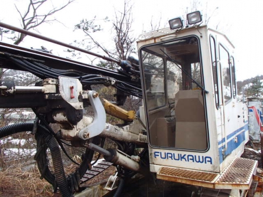 รถเจาะ FURUKAWA  HCR9-DS #5***** 6420hr Tel : 098-858-5524 สามภพครับ