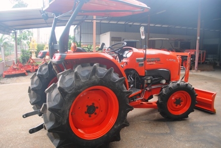 ขายรถไถ Kubota L4708(4WD) พร้อมใบดันและผานพรวนช้างเบิกใหม่ รถไร่ เก็บงานสวยๆ พร้อมใช้งาน