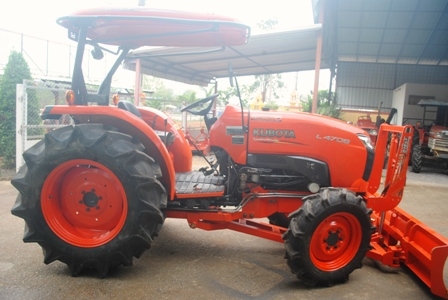 ขายรถไถ Kubota L4708(4WD) พร้อมใบดันและผานพรวนช้างเบิกใหม่ รถไร่ เก็บงานสวยๆ พร้อมใช้งาน
