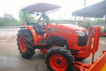 ขายรถไถ Kubota L4708(4WD) พร้อมใบดันและผานพรวนช้างเบิกใหม่ รถไร่ เก็บงานสวยๆ พร้อมใช้งาน
