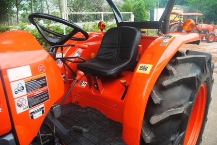 ขายรถไถ Kubota L4708(4WD) พร้อมใบดันและผานพรวนช้างเบิกใหม่ รถไร่ เก็บงานสวยๆ พร้อมใช้งาน ขายรถไถ Kubota L4708(4WD) พร้อมใบดันและผานพรวนช้างเบิกใหม่ รถไร่ เก็บงานสวยๆ พร้อมใช้งาน