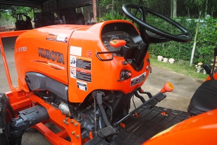ขายรถไถ Kubota L4708(4WD) พร้อมใบดันและผานพรวนช้างเบิกใหม่ รถไร่ เก็บงานสวยๆ พร้อมใช้งาน ขายรถไถ Kubota L4708(4WD) พร้อมใบดันและผานพรวนช้างเบิกใหม่ รถไร่ เก็บงานสวยๆ พร้อมใช้งาน