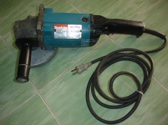 ขายเครื่องเจียรไฟฟ้า ยี่ห้อ makita รุ่น 9607NB ขนาด 7" 1800 วัตต์