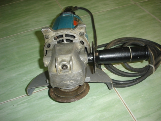 ขายเครื่องเจียรไฟฟ้า ยี่ห้อ makita รุ่น 9607NB ขนาด 7" 1800 วัตต์