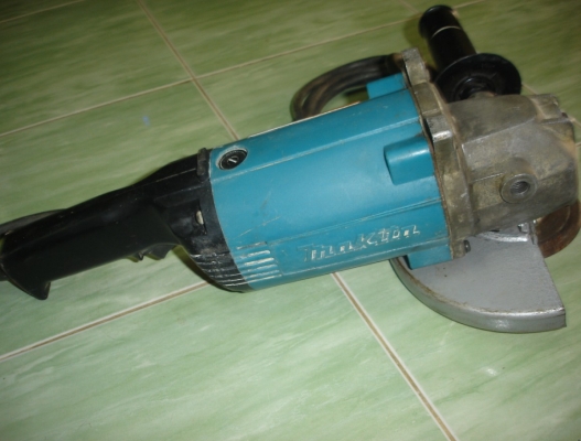 ขายเครื่องเจียรไฟฟ้า ยี่ห้อ makita รุ่น 9607NB ขนาด 7" 1800 วัตต์