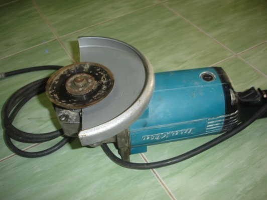 ขายเครื่องเจียรไฟฟ้า ยี่ห้อ makita รุ่น 9607NB ขนาด 7" 1800 วัตต์
