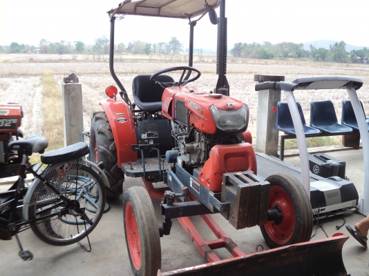 รถไถคูโบต้า14แรงมีผาลดันสวยๆครับ