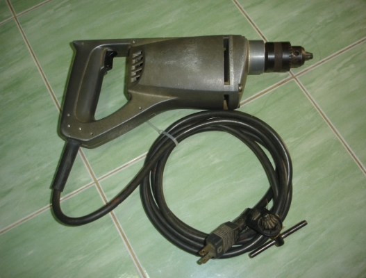 ขายสว่านไฟฟ้า ยี่ห้อ makita รุ่น 6401 ขนาด 10mm เสื้อมิเนียม อึดครับรุ่นนี้