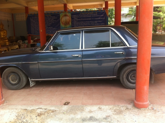 เบนซ์ 240D