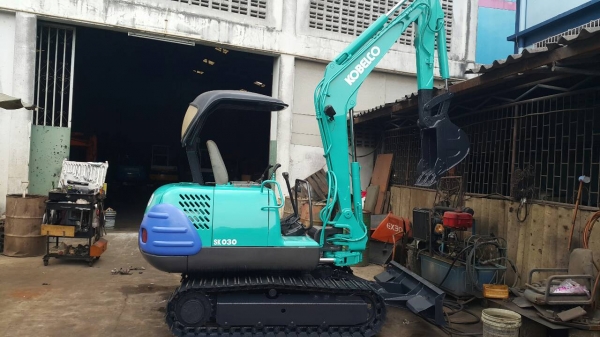 ขาย รถขุด KOBELCO รุ่น SK030 มือสองญี่ปุ่น  แทร็กเหล็ก สลักแน่น ทั้งคัน มีไลน์ใส่หัวกระแทก ทำงานไว คล่องตัว สวยพร้อมใช้งาน มือถือ/LINE ID: 0818753444