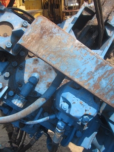 ตามคำเรียกร้องครับ - รูปอีกมุมของ ตัวตอกชีทไพล์ VIBRO HAMMER สำหรับ รถขุด PC 200-300 ใช้ระบบน้ำมันไฮโดรลิค