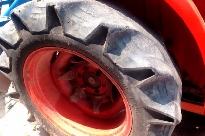 ขายด่วน KUBOTA L3608 - 2 เพลา รถสภาพดีพร้อมทำงานได้เลยครับ อุปกรณ์ 3 ชิ้นครบพร้อม มีโรคารี่ ใบดันหน้า ผานพรวน 5 เครื่องยนต์แรงดีมีเยิ้มบ้างเล็กน้อยแต่ยังทำงานได้ดีครับ เข็มชั่วโมงไม่ขึ้นนะครับ ระบบเกียร์เดินหน้าถอยหลังใช้งานได้ดีไม่มีปัญหาครับ ช่วงล่างดี