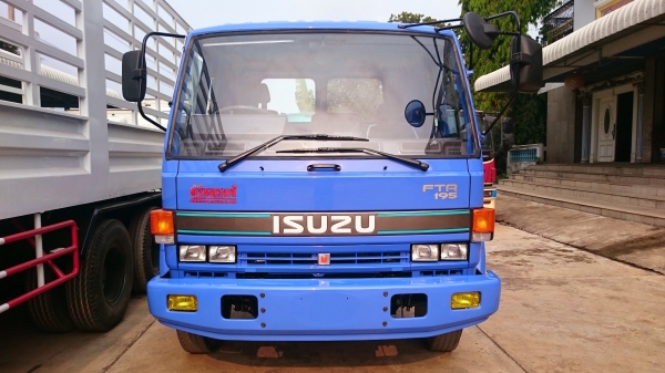 6ล้อ ยาง900.  ยาว6เมตร 175แรงม้า