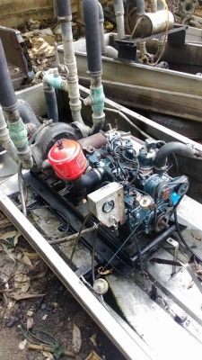 เรือรดน้ำสแตนเลสพร้อมเครื่อง