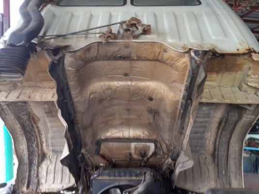 ขายรถ 10 ล้อ HINO SUMO 227 หัว-ครัซซี รถ 2 เพลา เครื่อง EM100 = 220 แรงม้า (รถอยู่สุพรรณบุรี) ขายรถ 10 ล้อ HINO SUMO 227 หัว-ครัซซี รถ 2 เพลา เครื่อง EM100 = 220 แรงม้า (รถอยู่สุพรรณบุรี)