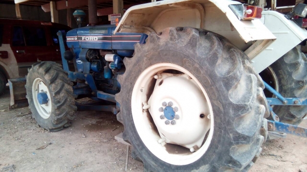 รถไถ2เพลา4WD เครื่อง3สูป60แรง  แรงได้ใจ