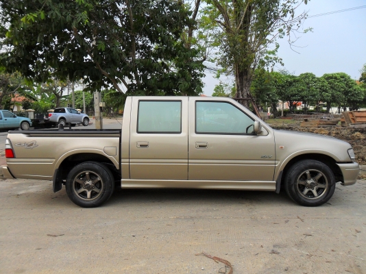 ขาย2002 ISUZU DRAGON EYE  3.0 SLX ไฟ XENON รถมือเดียว หน้า-หลังเดิมไม่มีชน