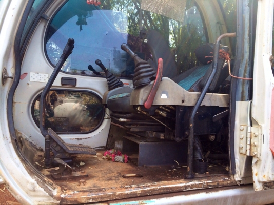 ขายด่วน รถแบคโฮ  KOBELCO   200รุ่น 5 สภาพดี พร้อมใช้งาน