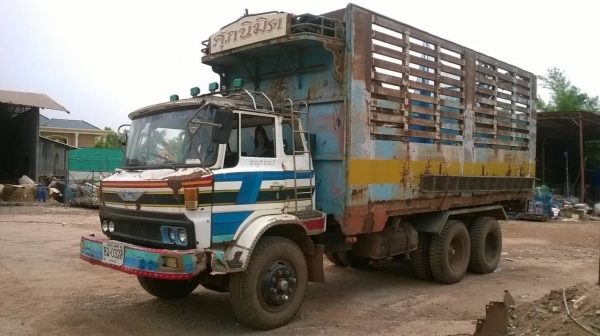 ขาย 10 ล้อดั้ม เพลาเดียว KT920 เปลี่ยนช่วงล่างใหญ่แล้ว เครื่อง HO7C 180 แรงม้า เกียร์ HO คัสซีสวยตลอดเส้น พวงมาลัยพาวเวอร์ ทะเบียนเต็มพร้อมโอน