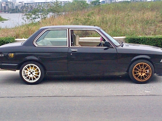 ขาย BMW 318 E21 2ประตู 65000 ซิ่งๆ วางเครื่องแล้ว