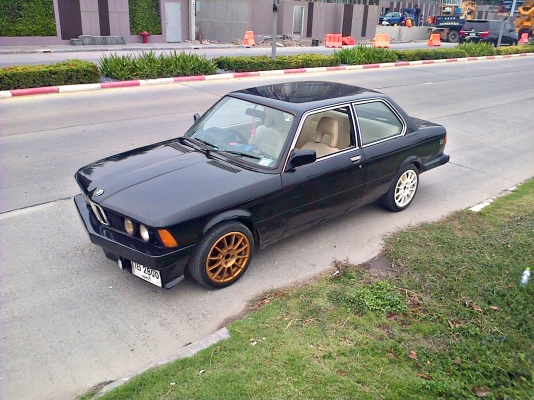 ขาย BMW 318 E21 2ประตู 65000 ซิ่งๆ วางเครื่องแล้ว