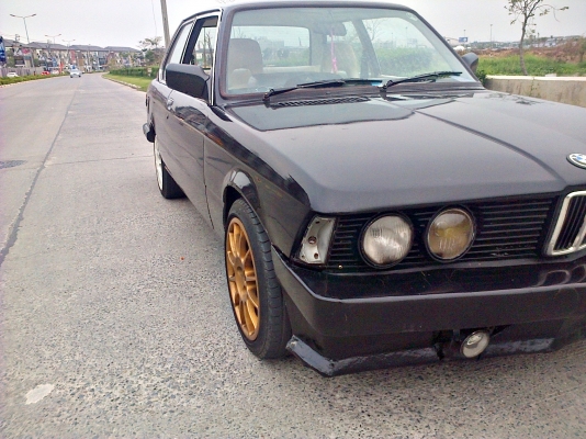 ขาย BMW 318 E21 2ประตู 65000 ซิ่งๆ วางเครื่องแล้ว