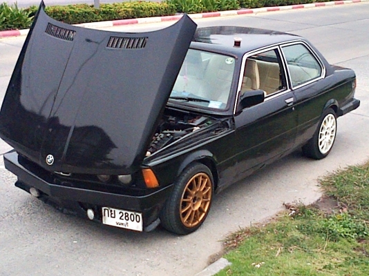 ขาย BMW 318 E21 2ประตู 65000 ซิ่งๆ วางเครื่องแล้ว