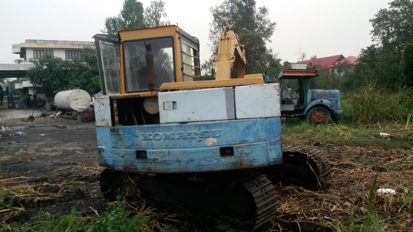 ขายแมคโครPC60-3 พร้อมใช้งานโซ่เต็มเพิ่งเปลี่ยน มาลองขับดูครับ ขาย 239000 บาท